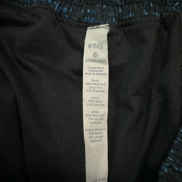 🍋 Lululemon Hotty Hot Short II 2.5" – Pulse Capri Blue/Black, Size 8  🍋 - Picture 5 of 10